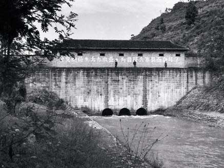 Dongfeng Weir, China